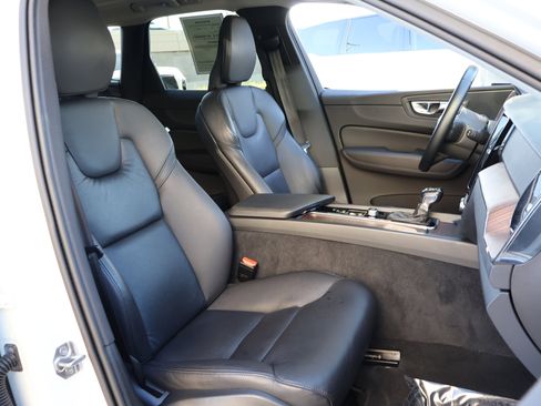 Used 2021 Volvo XC60 T5 Momentum w/ Protection Package Premier image 22