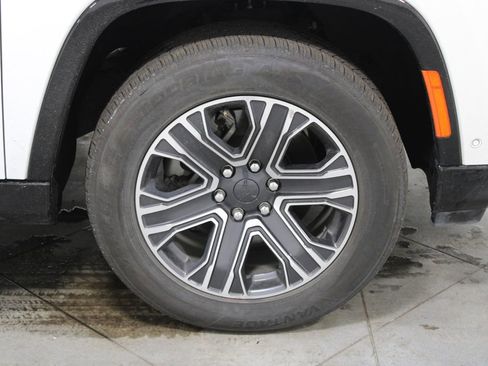 Used 2024 Jeep Wagoneer Series II image 13