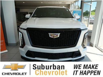 Used 2025 Cadillac Escalade ESV V