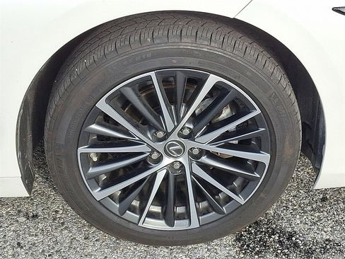 Used 2024 Lexus ES 250 w/ Premium Package image 8