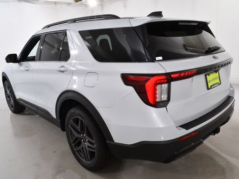 New 2026 Ford Explorer ST-Line w/ ST-Line Street Pack AWD/4WD image 15