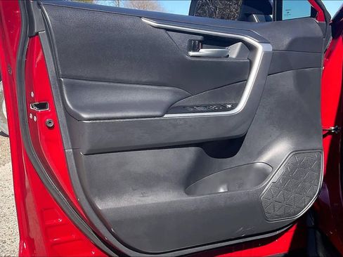 Used 2025 Toyota RAV4 XLE Premium image 20