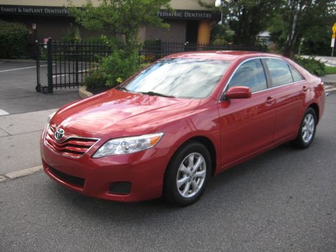 Used 2011 Toyota Camry LE w/ LE Extra-Value Pkg image 1