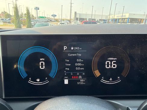 Certified 2026 Hyundai Tucson SE FWD image 16