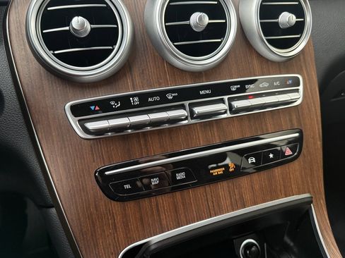 Used 2021 Mercedes-Benz GLC 300 GLC 300 image 24