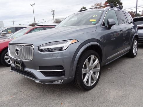 Used 2018 Volvo XC90 T6 Inscription w/ Convenience Package image 3