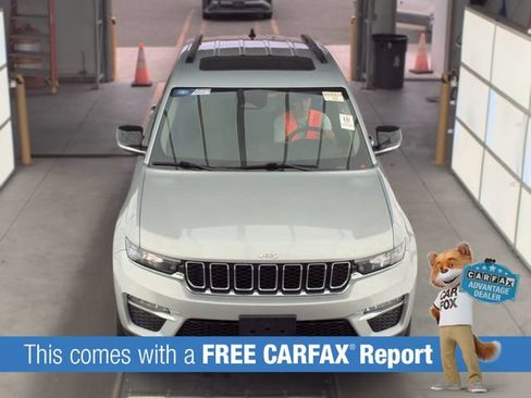 Used 2023 Jeep Grand Cherokee Limited AWD/4WD image 2