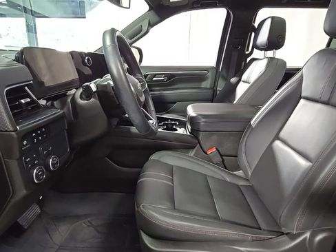 Used 2025 Chevrolet Suburban RST w/ RST Capability Package AWD/4WD image 19