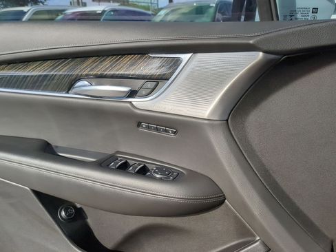 Used 2021 Cadillac XT6 Premium Luxury w/ LPO, ONYX Package FWD image 12