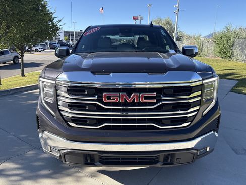 Used 2022 GMC Sierra 1500 SLT w/ X31 Off-Road Package AWD/4WD image 8