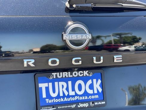 Used 2023 Nissan Rogue S FWD image 4