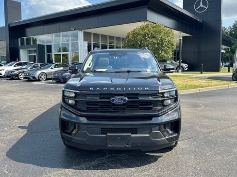 Used 2025 Ford Expedition Active AWD/4WD image 3