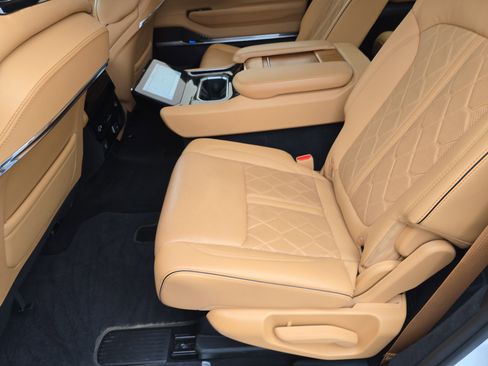 Used 2022 Jeep Grand Wagoneer Series III image 16