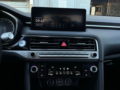 Used 2025 Genesis G70 2.5T image 26