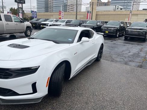 Used 2021 Chevrolet Camaro LT image 4
