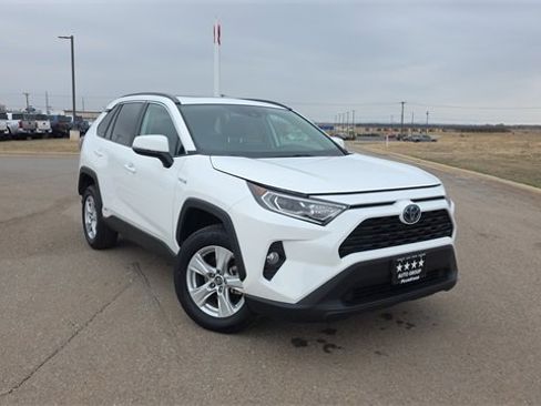 Used 2021 Toyota RAV4 XLE w/ Convenience Package image 9