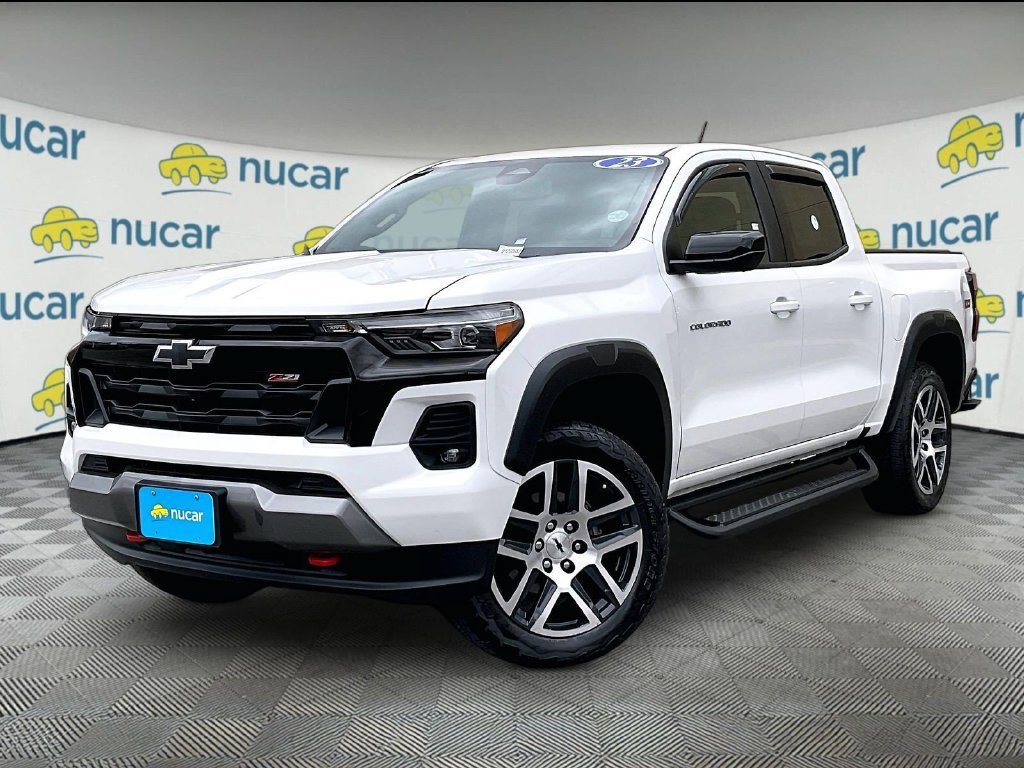 Used 2023 Chevrolet Colorado Z71 w/ Z71 Convenience Package 2 AWD/4WD image 3