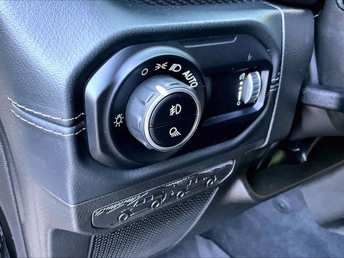 Used 2024 Jeep Gladiator Rubicon AWD/4WD image 32