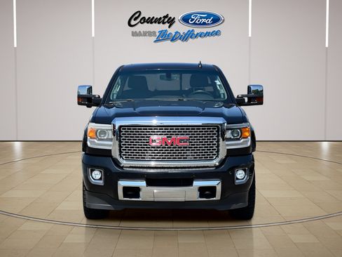 Used 2015 GMC Sierra 2500 Denali w/ Suspension Package, Off-Road AWD/4WD image 5