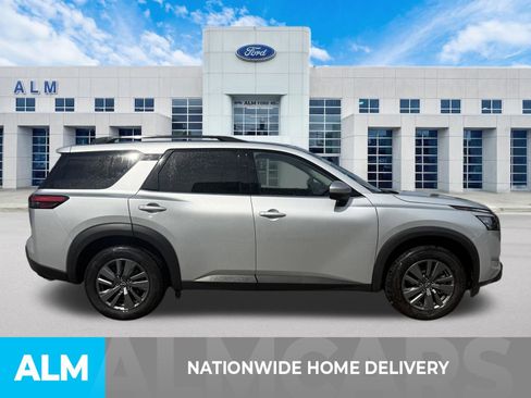 Used 2025 Nissan Pathfinder SV FWD image 4