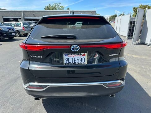Used 2024 Toyota Venza Limited image 3