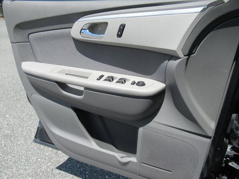 Used 2012 Chevrolet Traverse LS FWD image 18