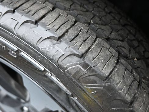 Used 2023 Jeep Grand Cherokee Altitude AWD/4WD image 29