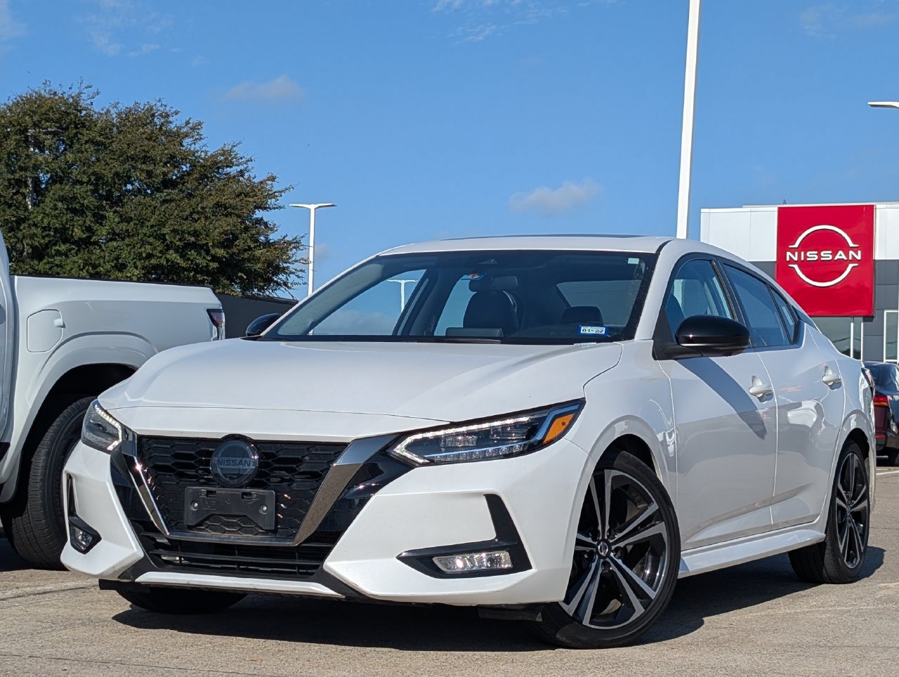 Used 2022 Nissan Sentra SR w/ SR Premium Package FWD image 2