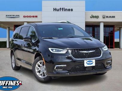 New 2025 Chrysler Pacifica Select