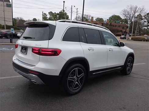 Used 2026 Mercedes-Benz GLB 250 4MATIC image 5