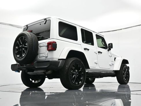 Used 2024 Jeep Wrangler Unlimited Sahara w/ Safety Group image 43