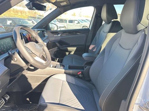 New 2026 Volkswagen Tiguan SE R-Line image 9