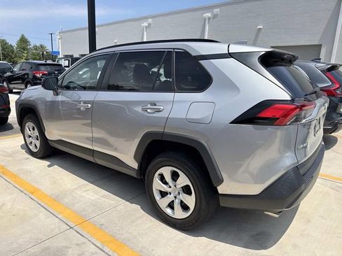 Used 2021 Toyota RAV4 LE AWD/4WD image 5