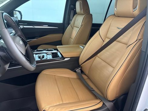 Used 2026 Cadillac Escalade Luxury w/ Touring Package AWD/4WD image 22