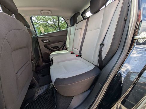 Used 2019 Chevrolet Trax LS FWD image 18