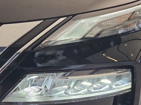 Used 2023 Nissan Rogue SV AWD/4WD image 35