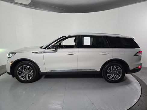 Used 2023 Lincoln Aviator AWD w/ Class IV Trailer Tow Package image 7
