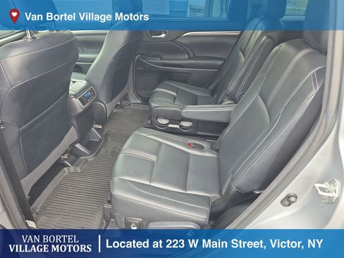 Used 2018 Toyota Highlander SE image 26
