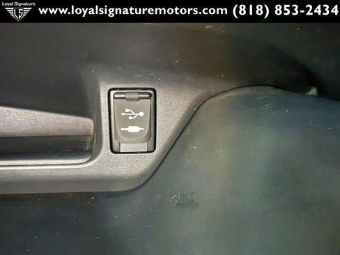 Used 2018 Toyota C-HR XLE FWD image 24