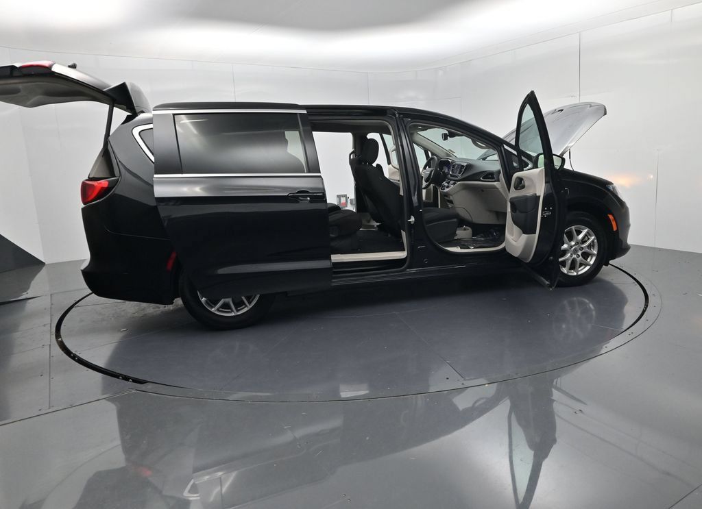 Used 2023 Chrysler Voyager LX FWD image 51