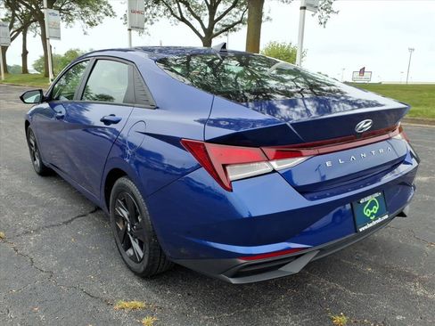 Used 2023 Hyundai Elantra SEL w/ Cargo Package FWD image 5