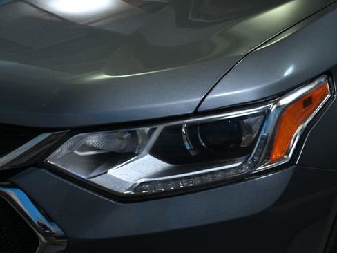 Used 2021 Chevrolet Traverse LS FWD image 12