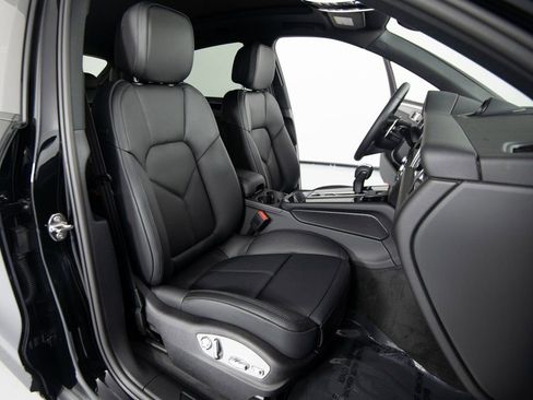 New 2026 Porsche Macan AWD/4WD image 32