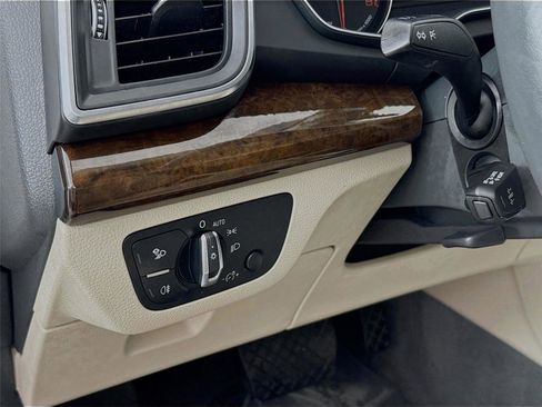 Used 2020 Audi Q5 Premium image 10