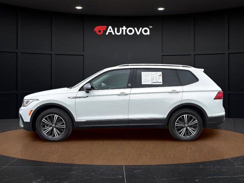 Used 2024 Volkswagen Tiguan Wolfsburg Edition AWD/4WD image 2