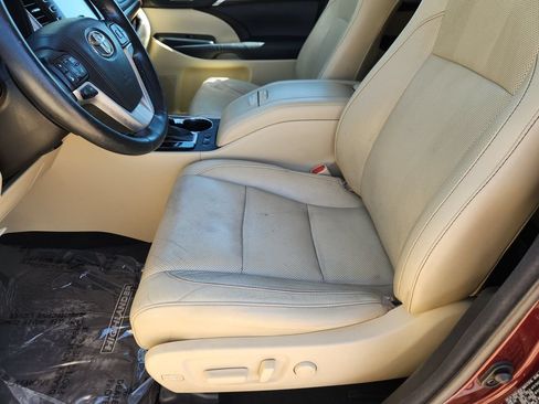 Used 2015 Toyota Highlander Limited Platinum AWD/4WD image 9
