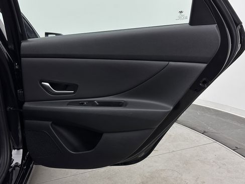 Used 2022 Hyundai Elantra SEL w/ Convenience Package FWD image 28