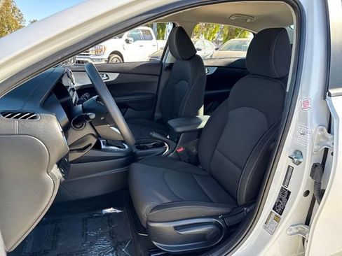 Used 2024 Kia Forte LXS image 8