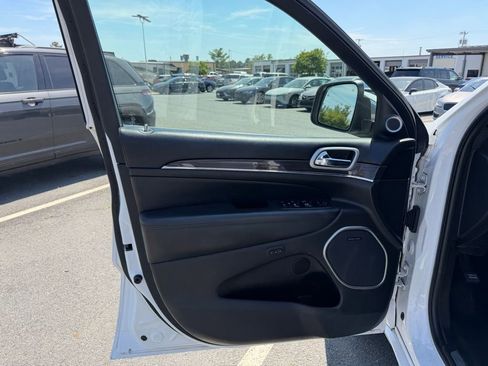 Used 2018 Jeep Grand Cherokee Overland image 13