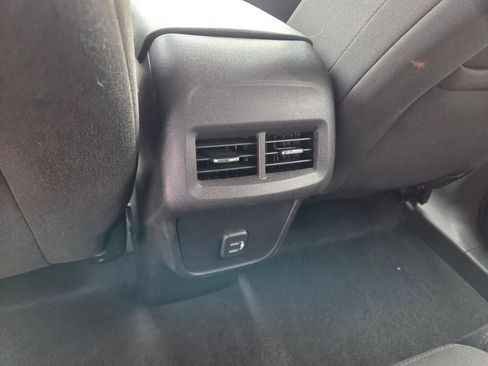 Used 2024 Chevrolet Equinox LT FWD image 8